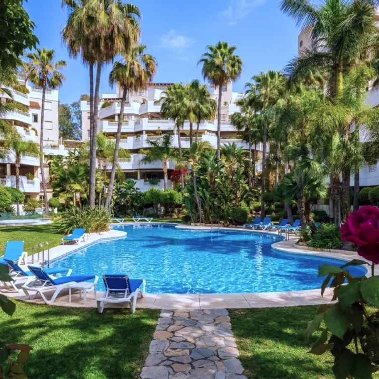 Sale of middle floor apartment in Aloha