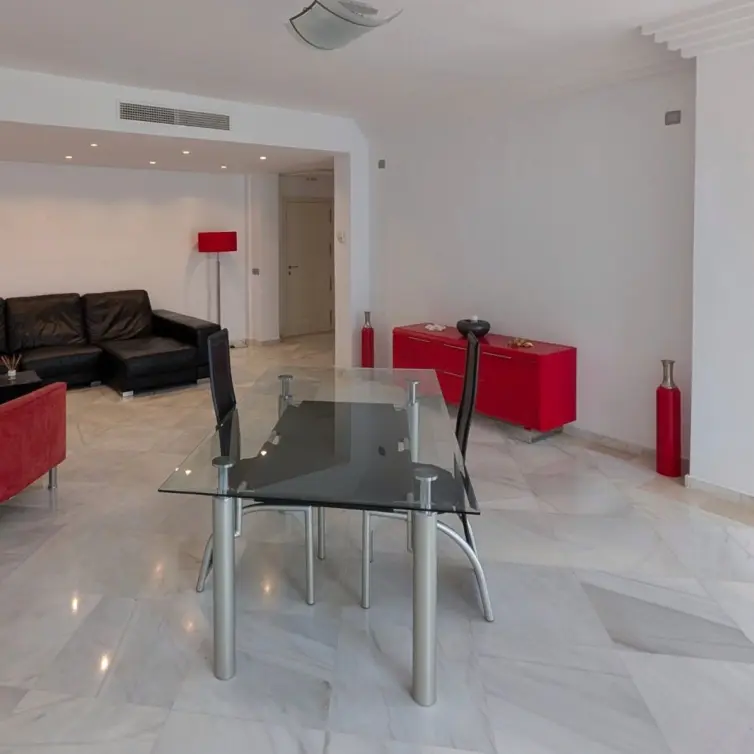 Sale of middle floor apartment in Aloha
