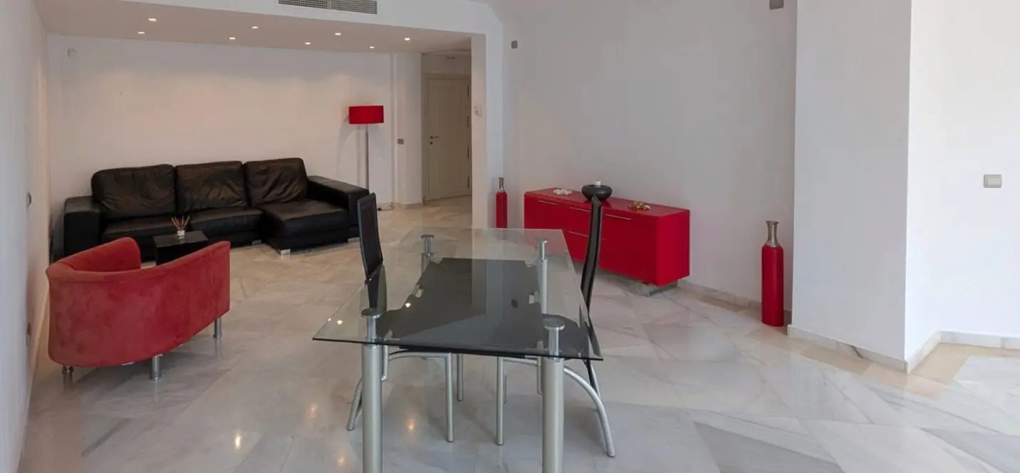 Sale of middle floor apartment in Aloha 1