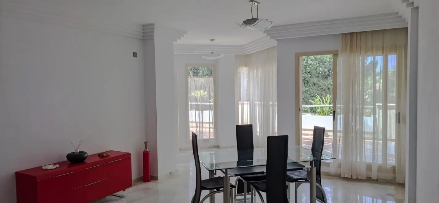 Sale of middle floor apartment in Aloha 2