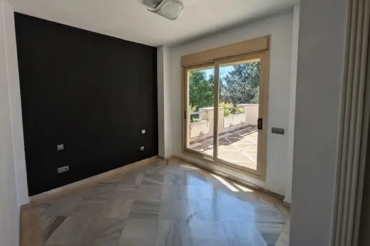 Image 4 thumb