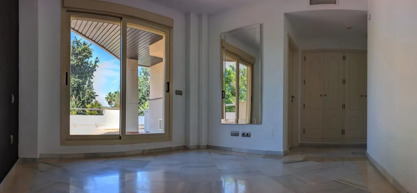 Sale of middle floor apartment in Aloha 4