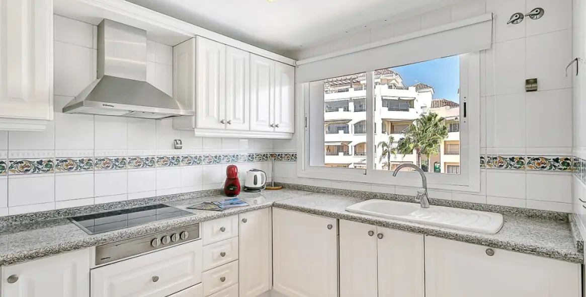 Venta de apartamento en planta media en Marbella 5