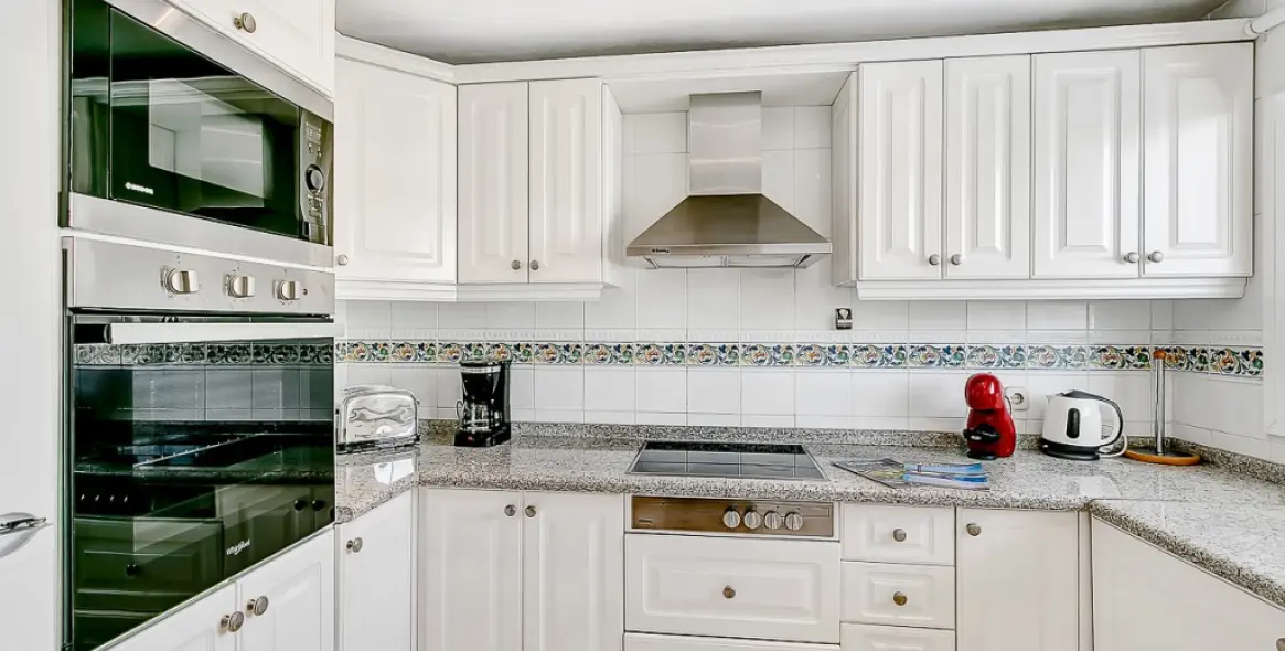 Venta de apartamento en planta media en Marbella 6