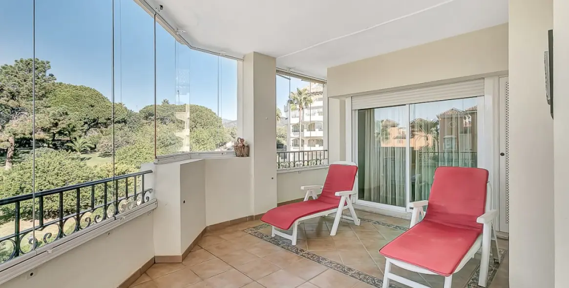 Venta de apartamento en planta media en Marbella 10