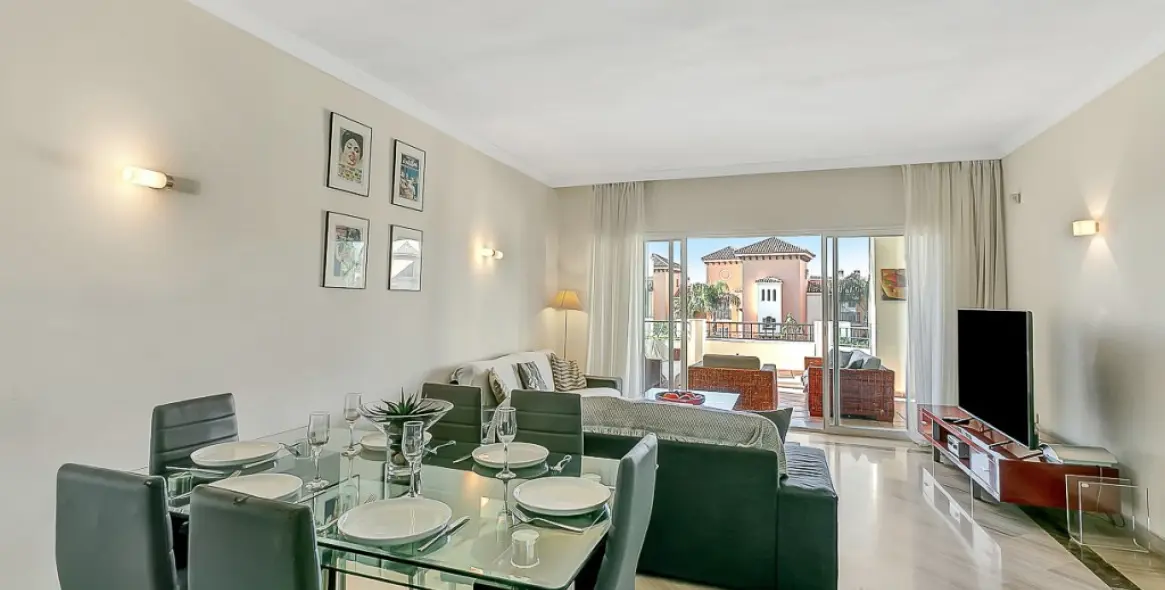 Venta de apartamento en planta media en Marbella 13