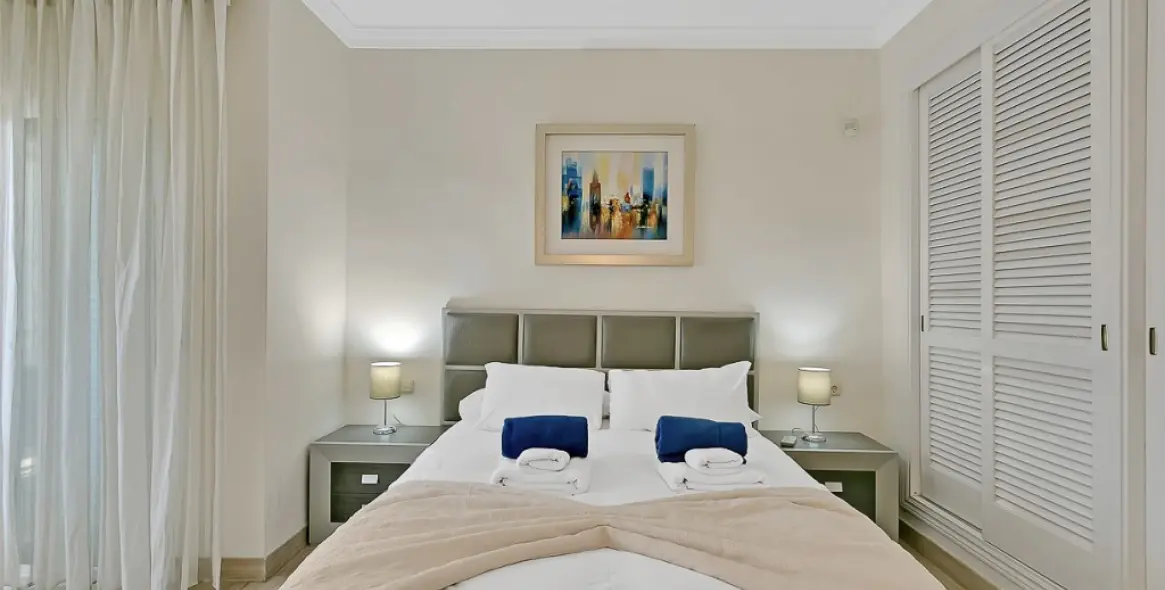 Venta de apartamento en planta media en Marbella 16
