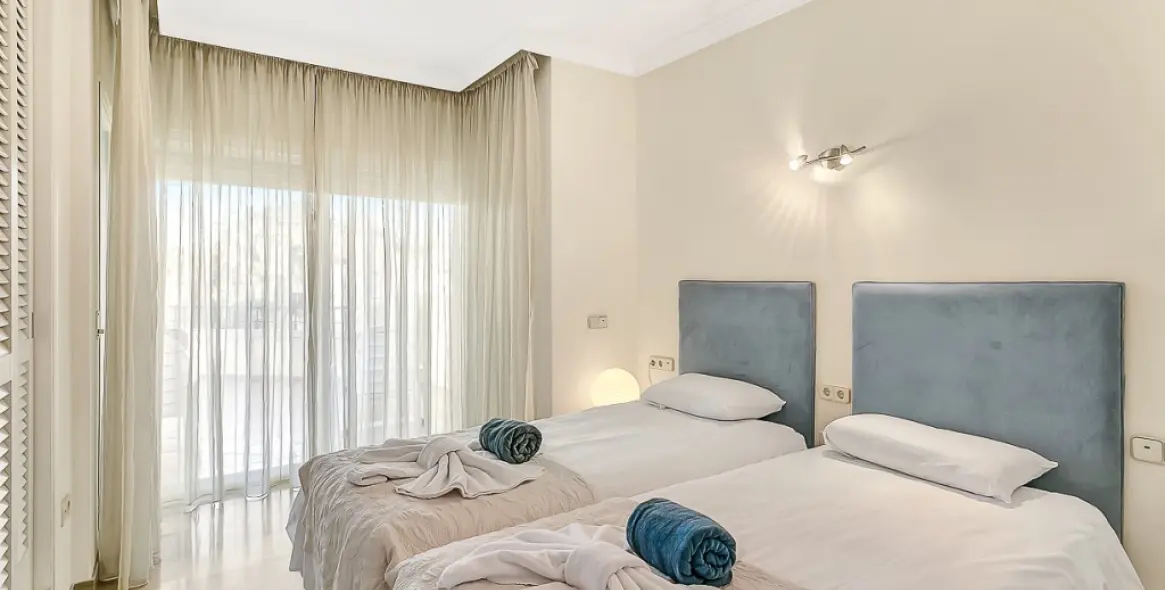 Venta de apartamento en planta media en Marbella 18