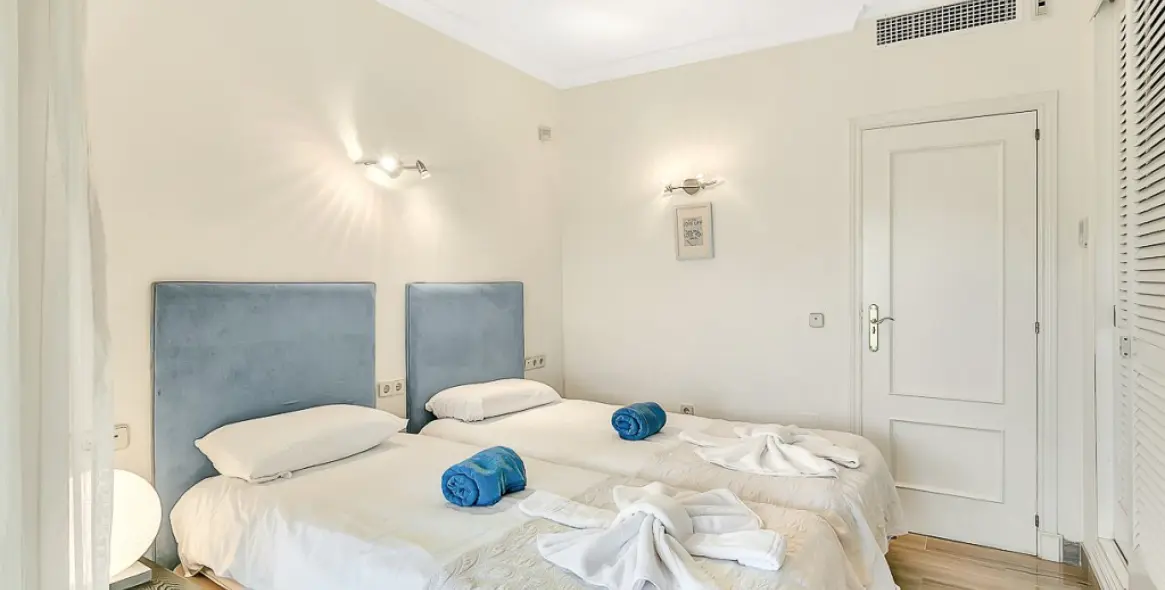 Venta de apartamento en planta media en Marbella 19