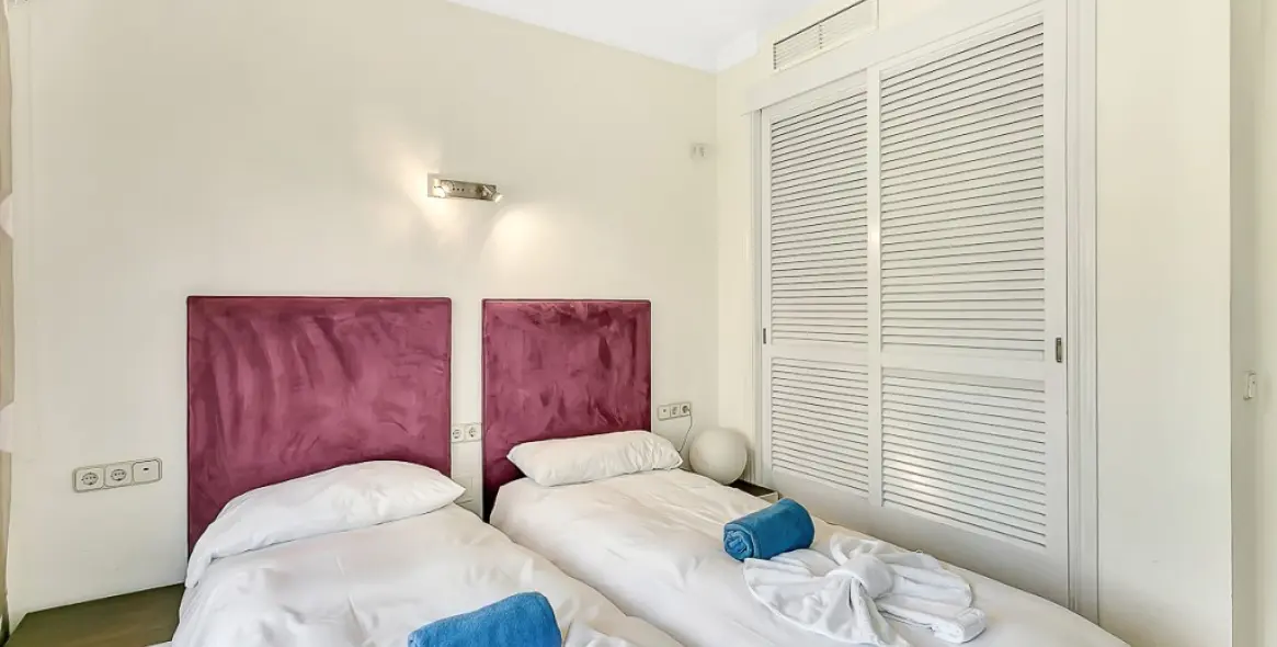 Venta de apartamento en planta media en Marbella 22