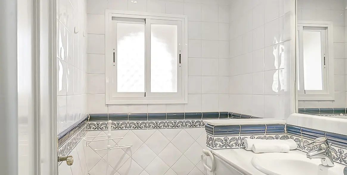 Venta de apartamento en planta media en Marbella 24