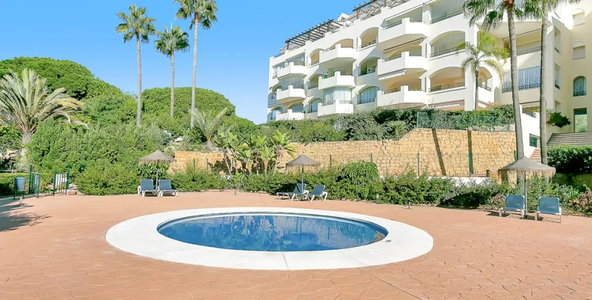 Venta de apartamento en planta media en Marbella 26
