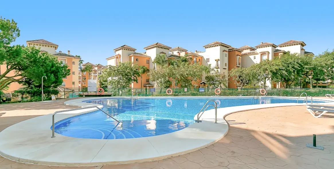 Venta de apartamento en planta media en Marbella 27