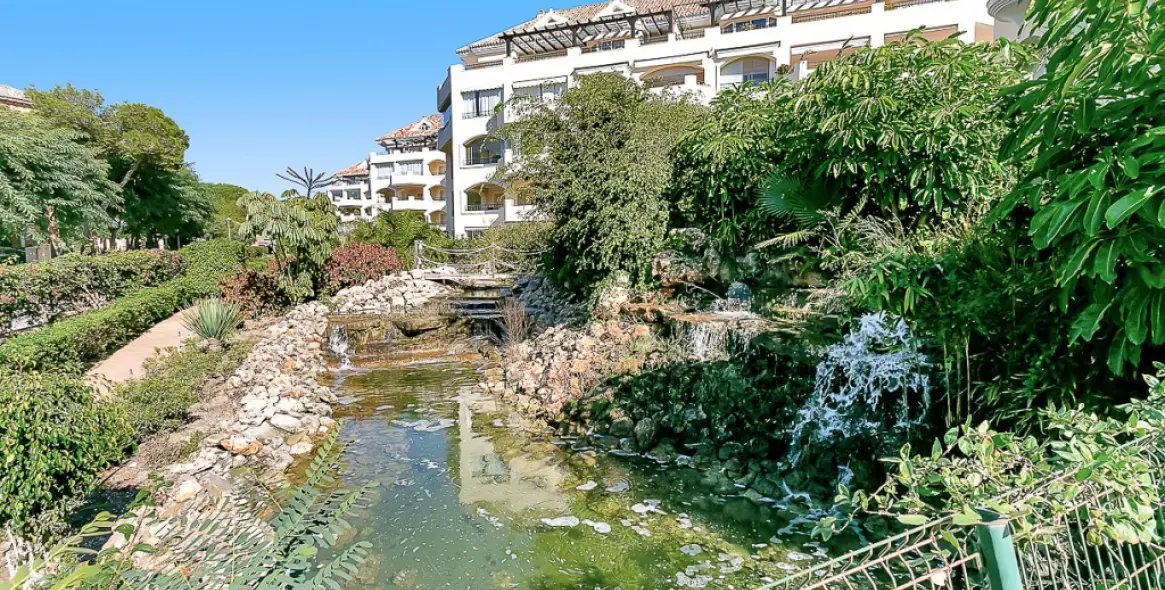 Venta de apartamento en planta media en Marbella 29