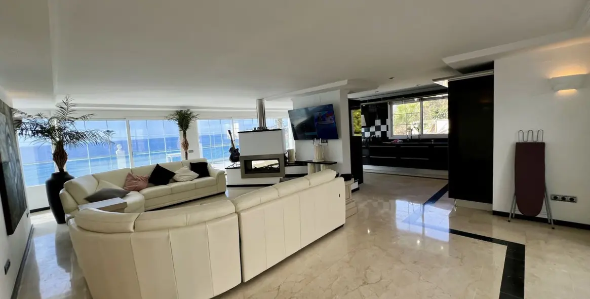 Sale of detached villa in El Chaparral 6