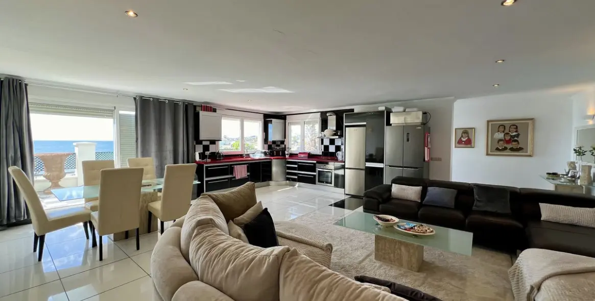 Sale of detached villa in El Chaparral 25