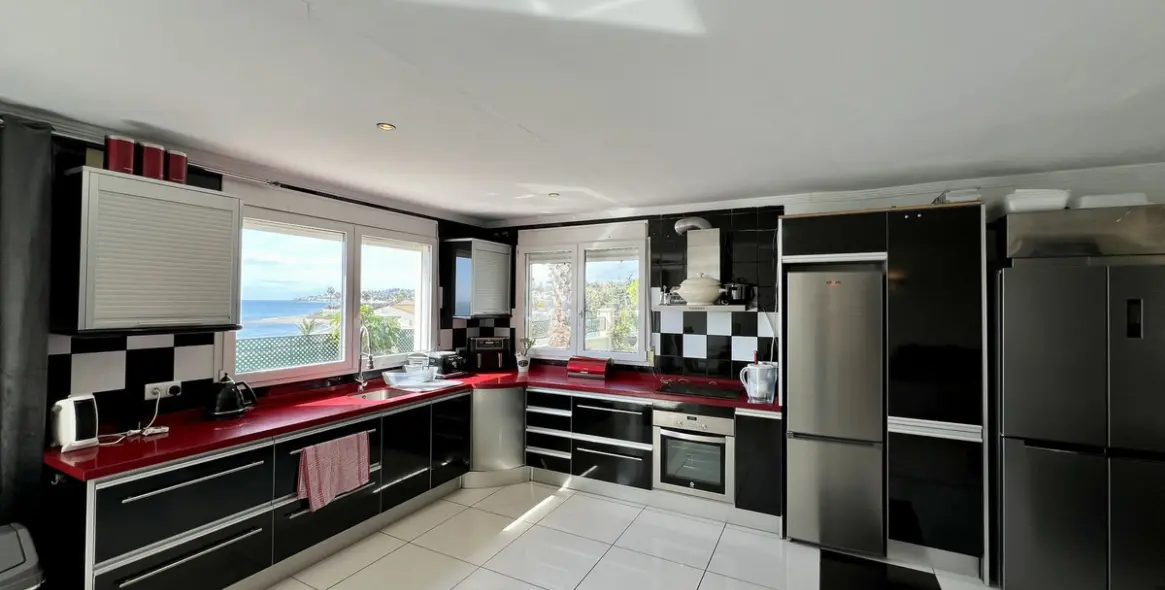Sale of detached villa in El Chaparral 26