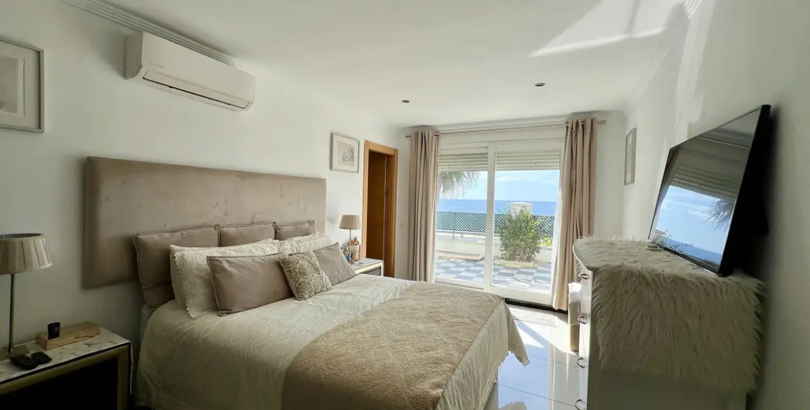 Sale of detached villa in El Chaparral 44