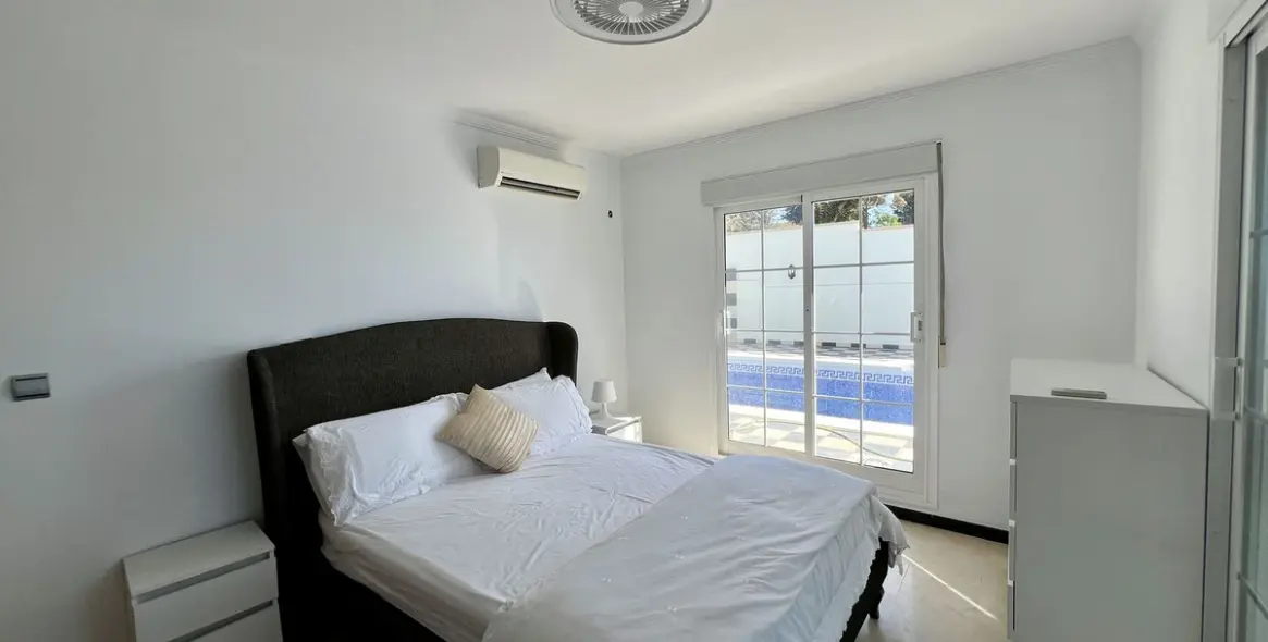 Sale of detached villa in El Chaparral 45