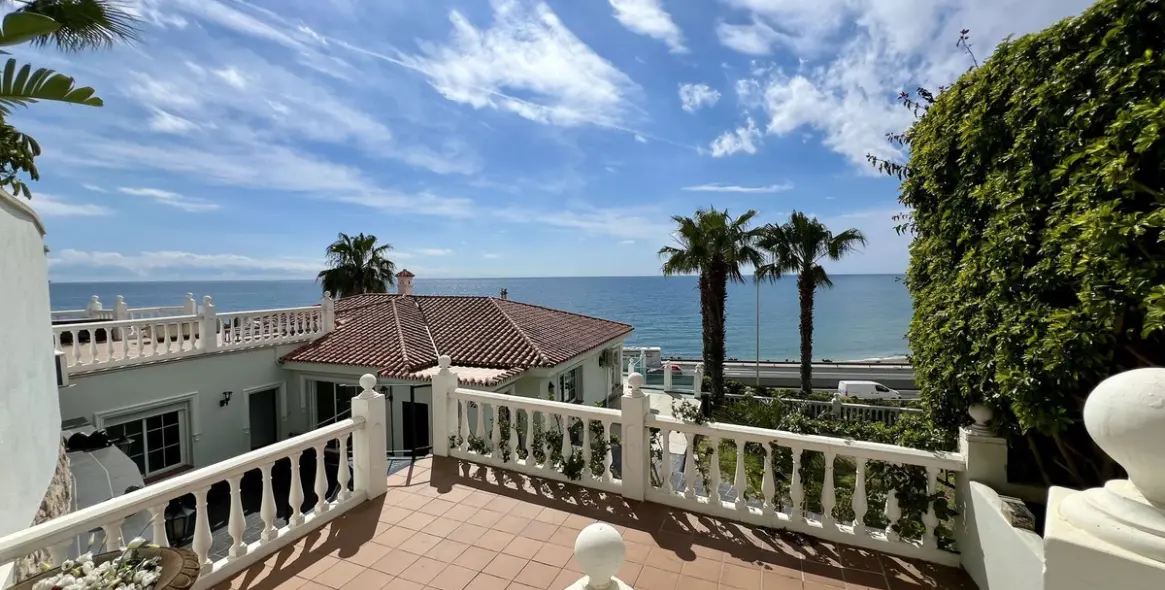 Sale of detached villa in El Chaparral 59