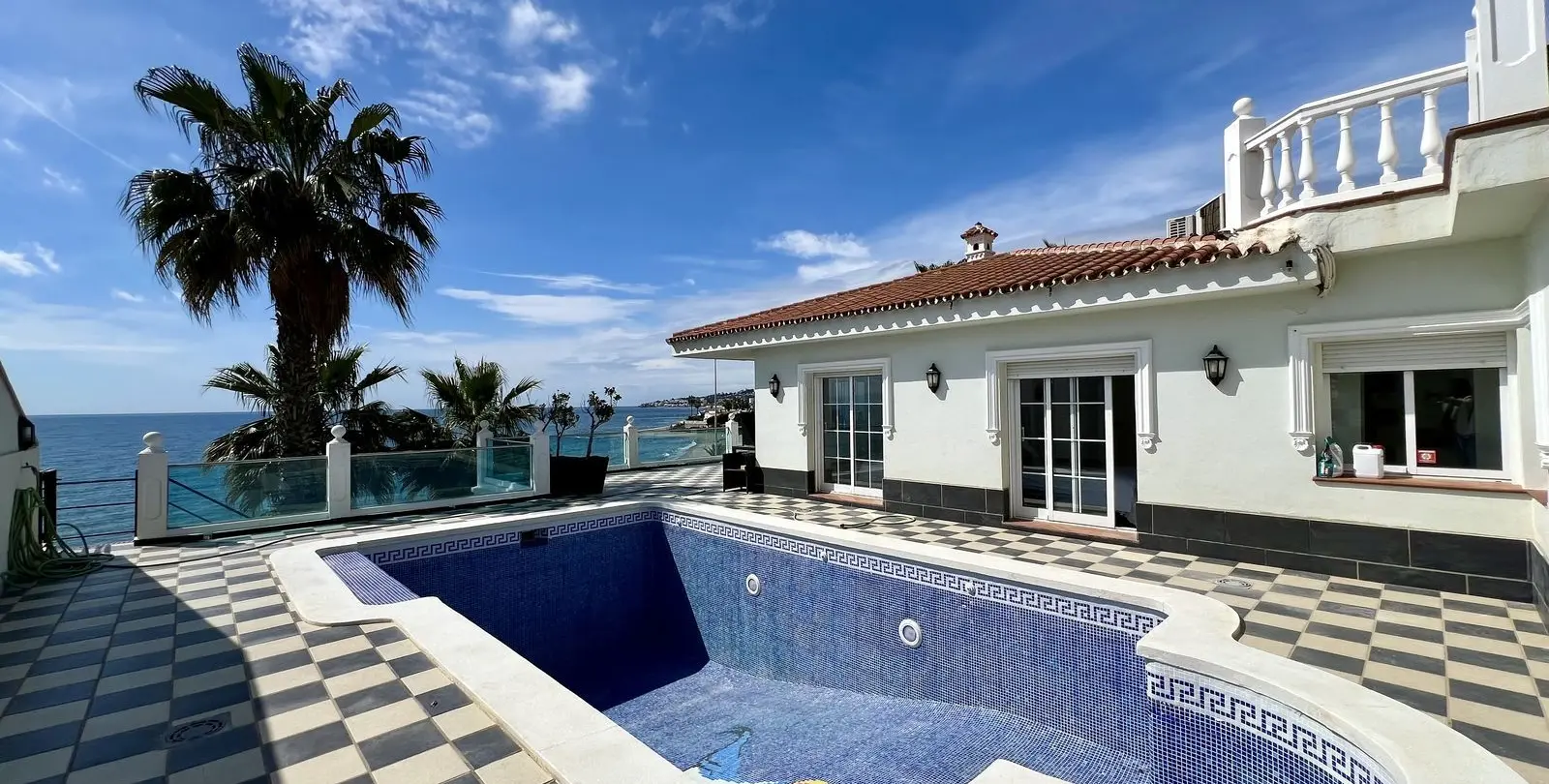 Sale of detached villa in El Chaparral 3