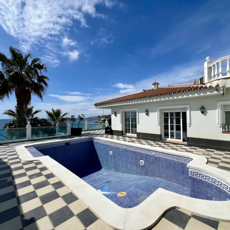 Sale of detached villa in El Chaparral