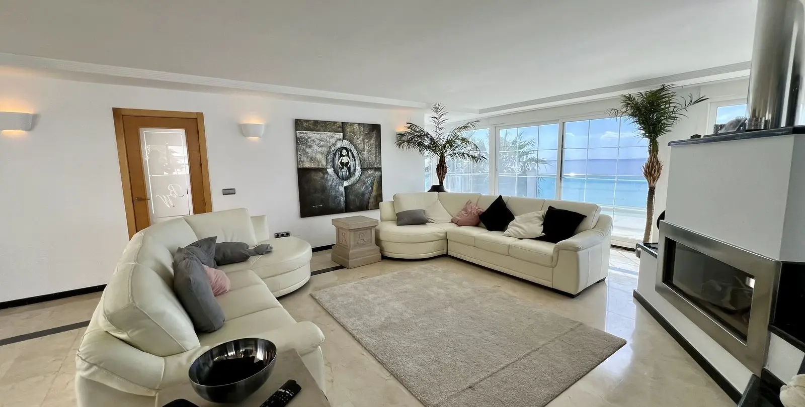 Sale of detached villa in El Chaparral 4