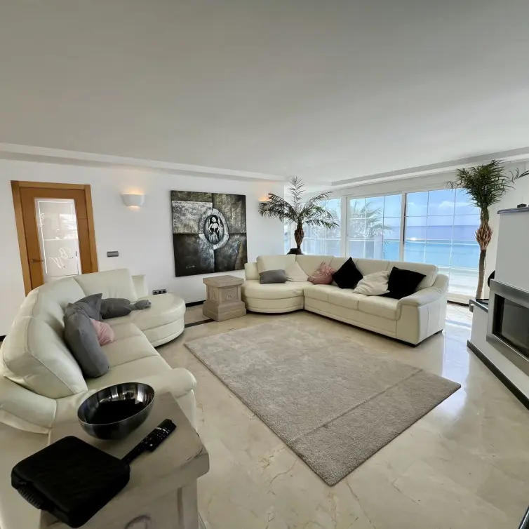 Sale of detached villa in El Chaparral