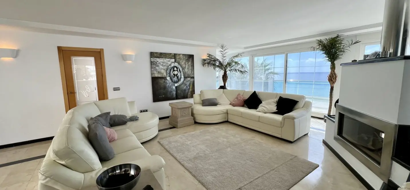 Sale of detached villa in El Chaparral 3