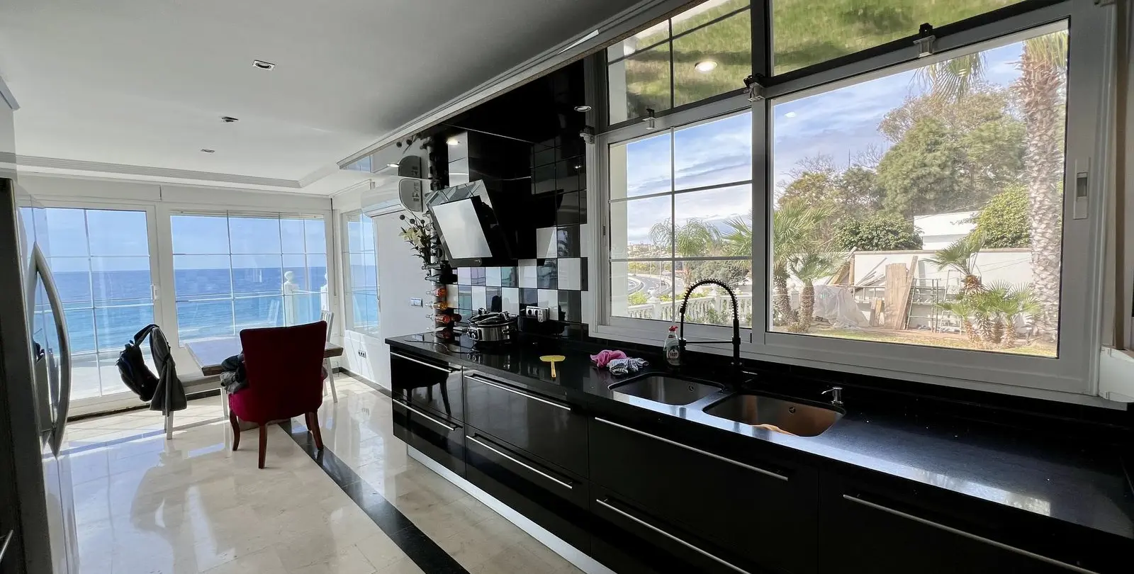 Sale of detached villa in El Chaparral 5