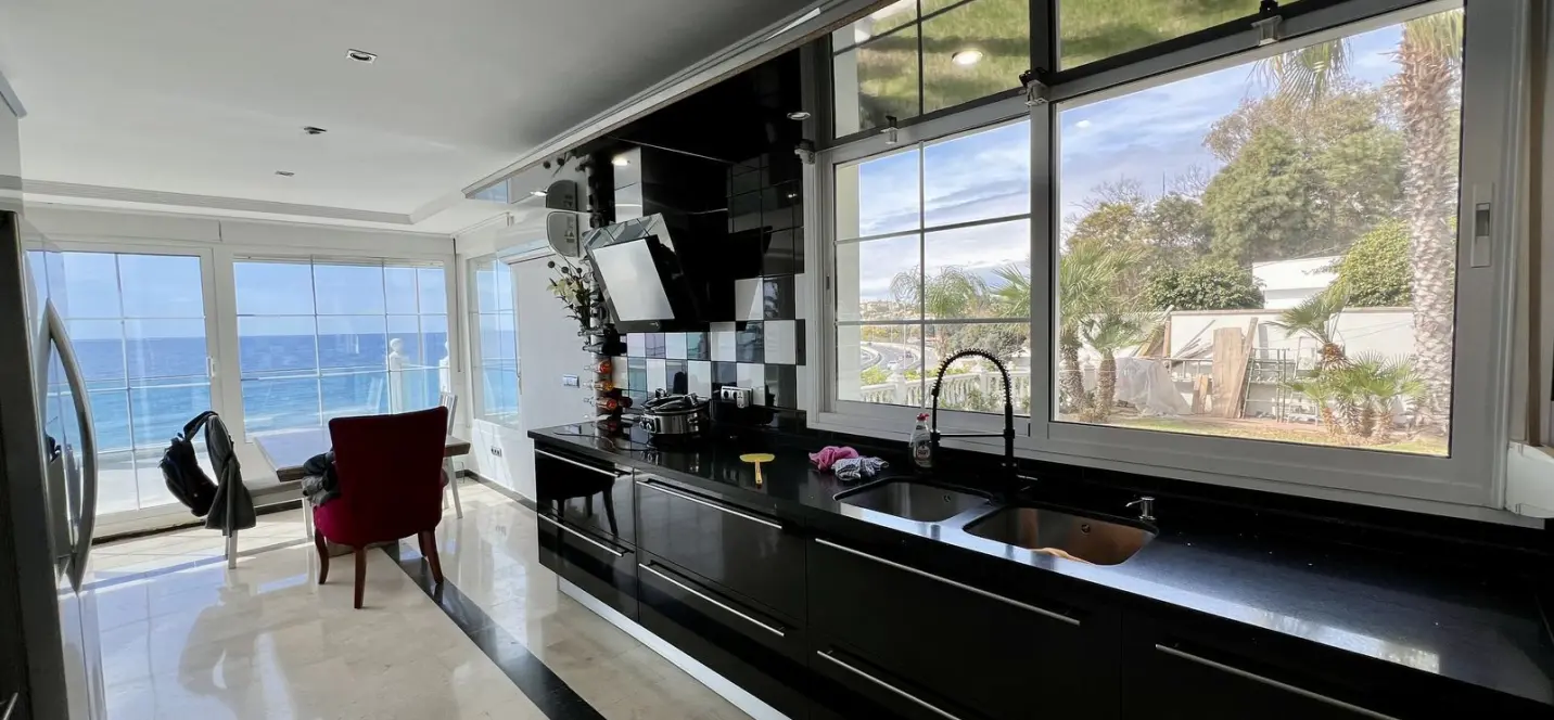 Sale of detached villa in El Chaparral 4