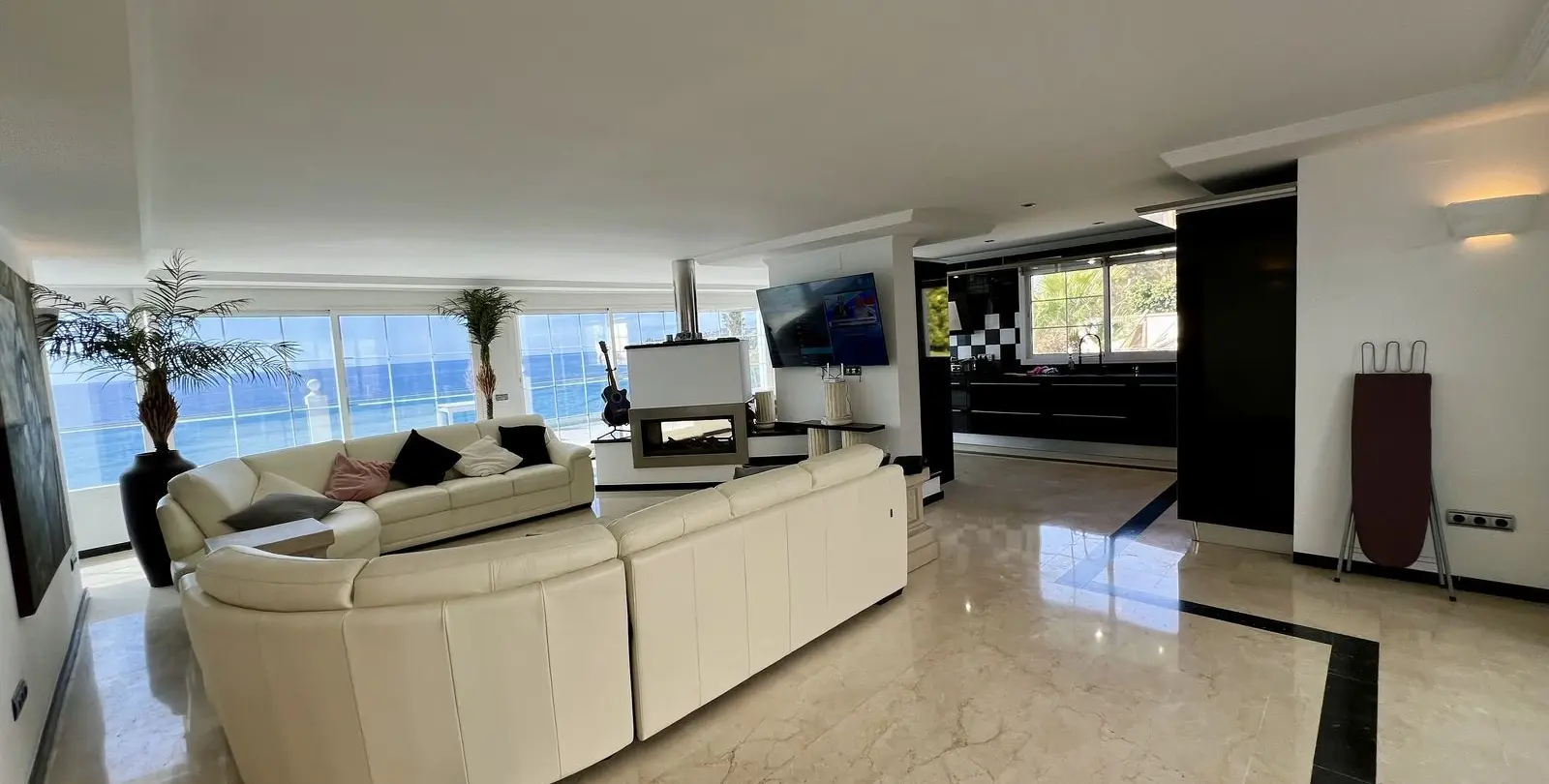 Sale of detached villa in El Chaparral 6