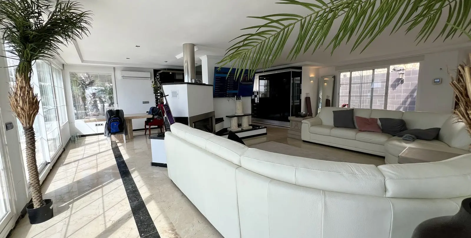 Sale of detached villa in El Chaparral 8