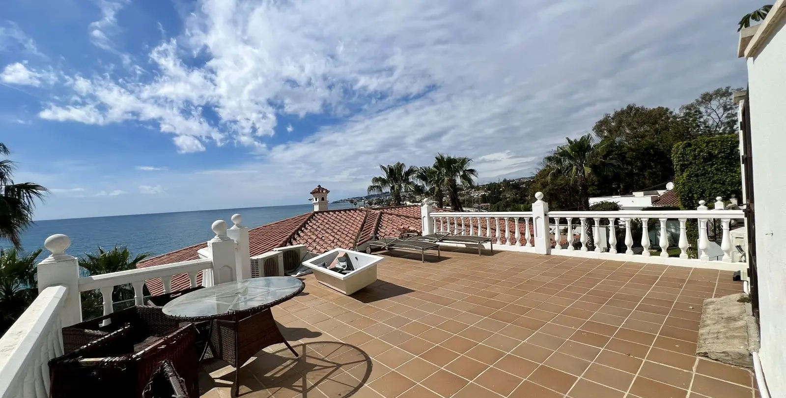 Sale of detached villa in El Chaparral 16
