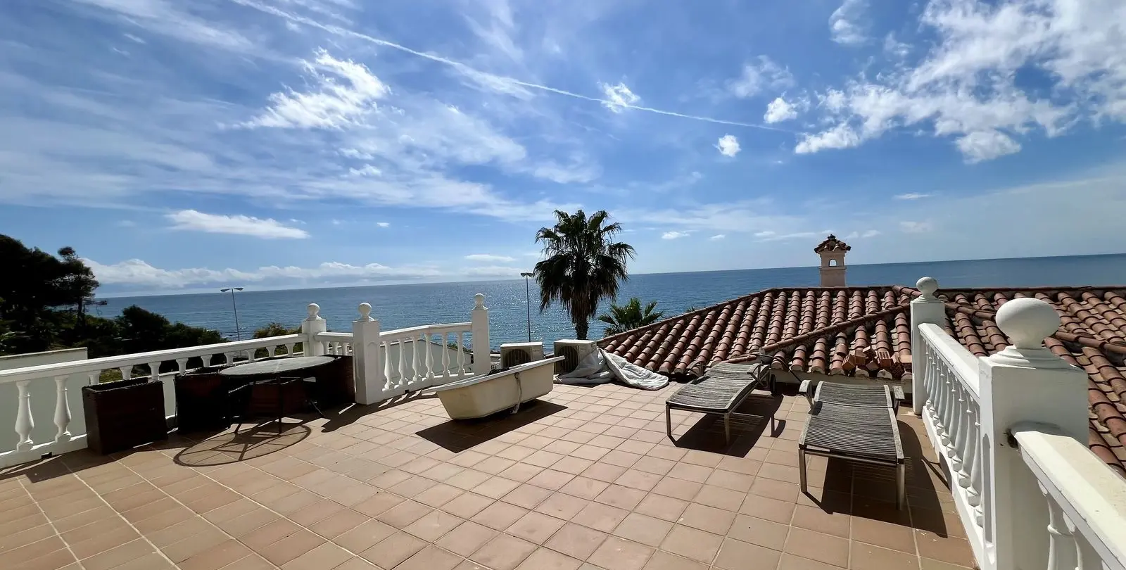 Sale of detached villa in El Chaparral 17