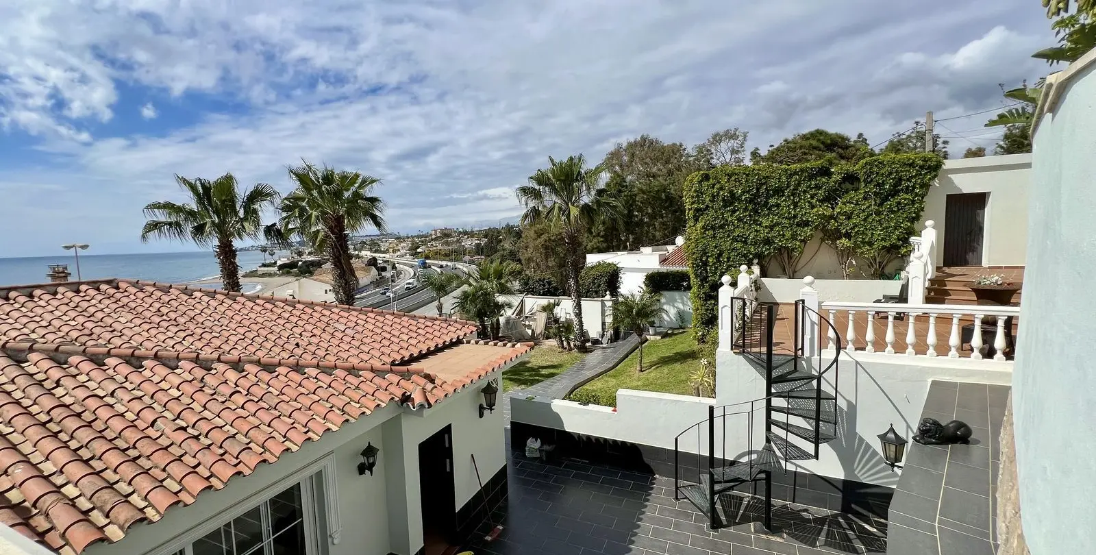 Sale of detached villa in El Chaparral 18
