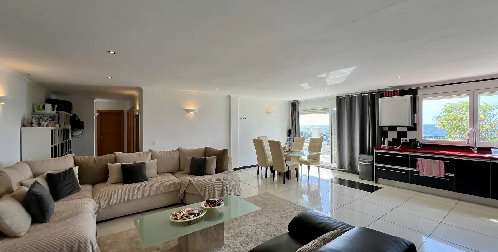 Sale of detached villa in El Chaparral 23