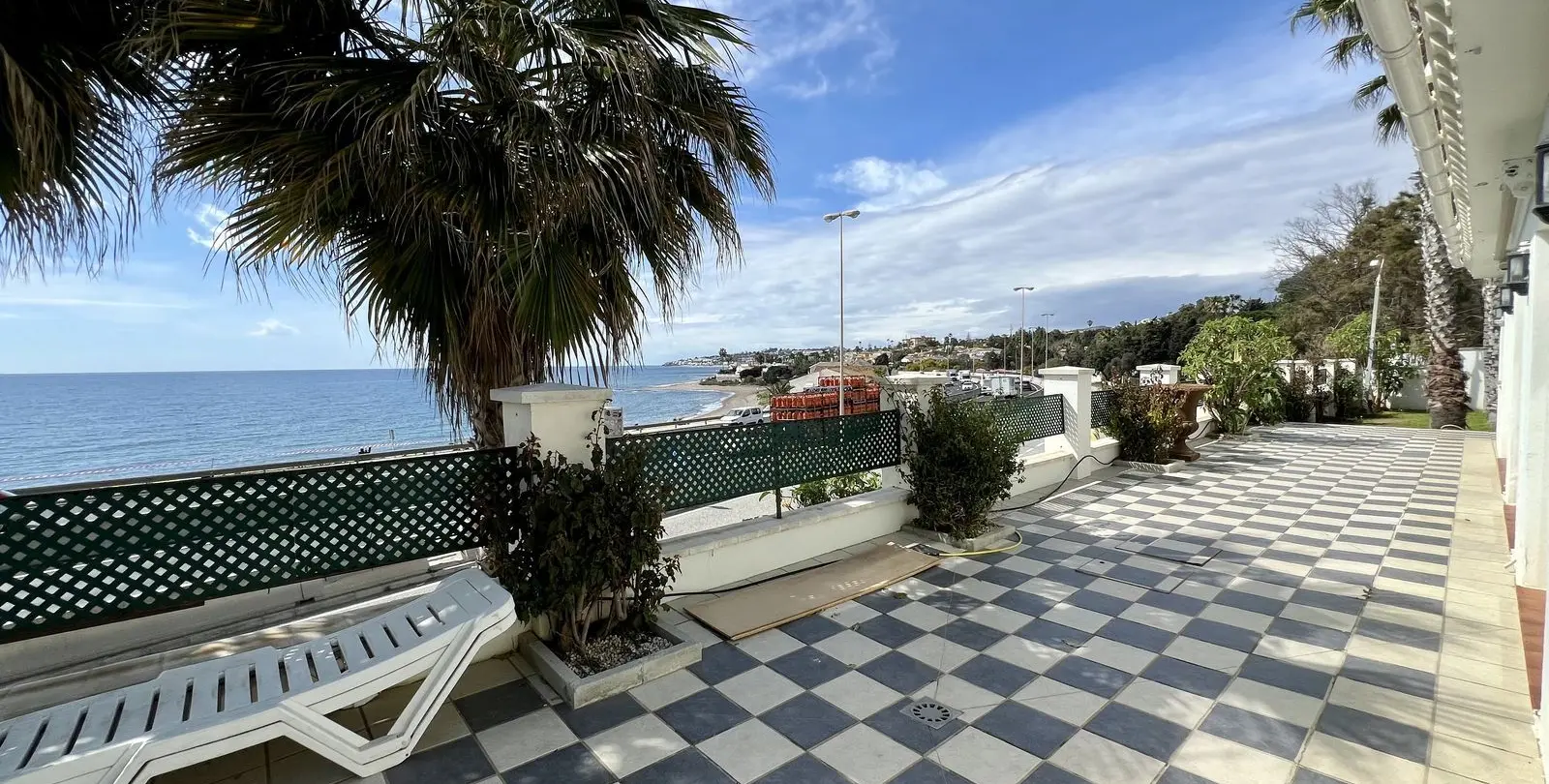 Sale of detached villa in El Chaparral 27