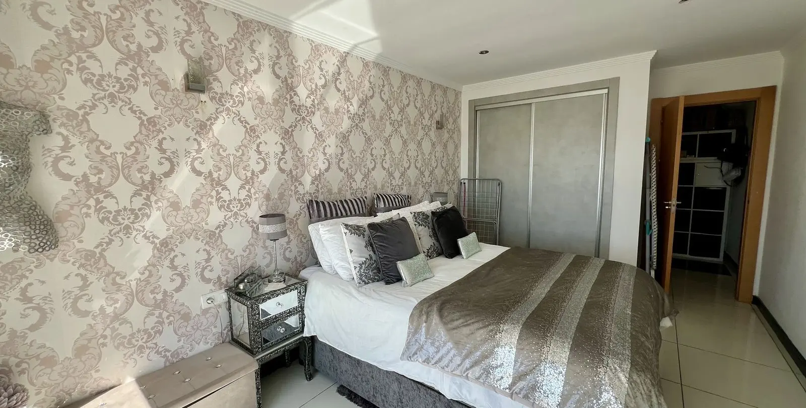 Sale of detached villa in El Chaparral 37