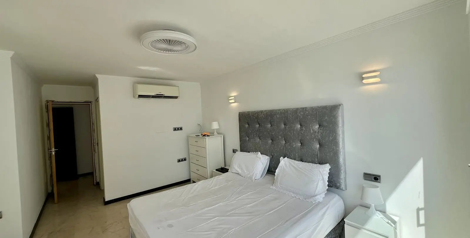 Sale of detached villa in El Chaparral 40