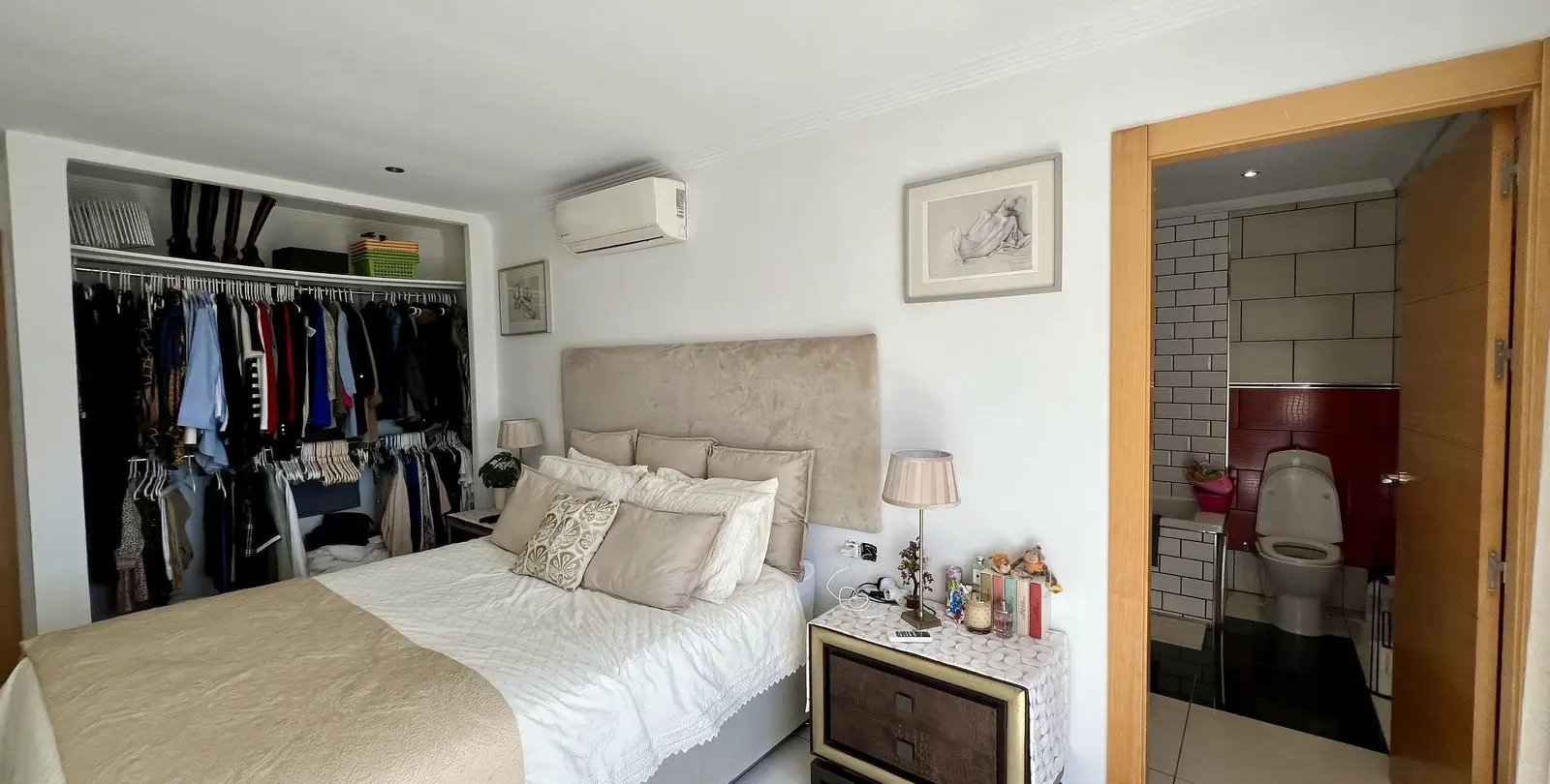 Sale of detached villa in El Chaparral 42