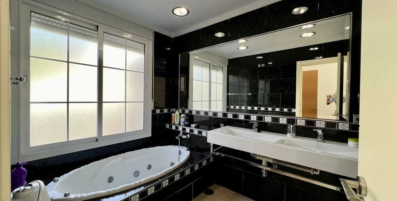 Sale of detached villa in El Chaparral 48