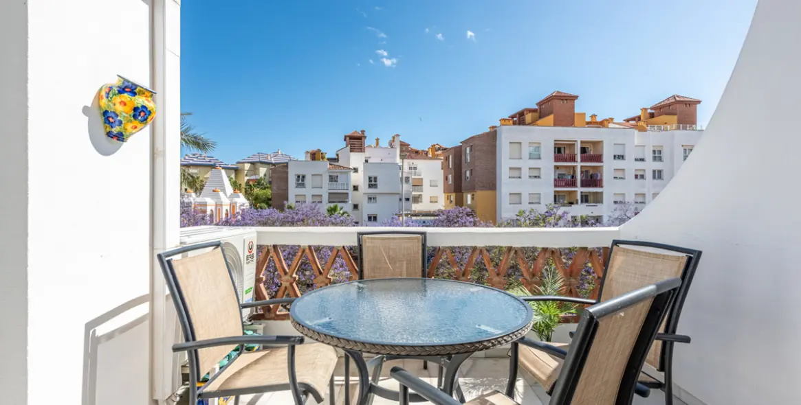 Sale of middle floor apartment in Benalmadena Costa 1