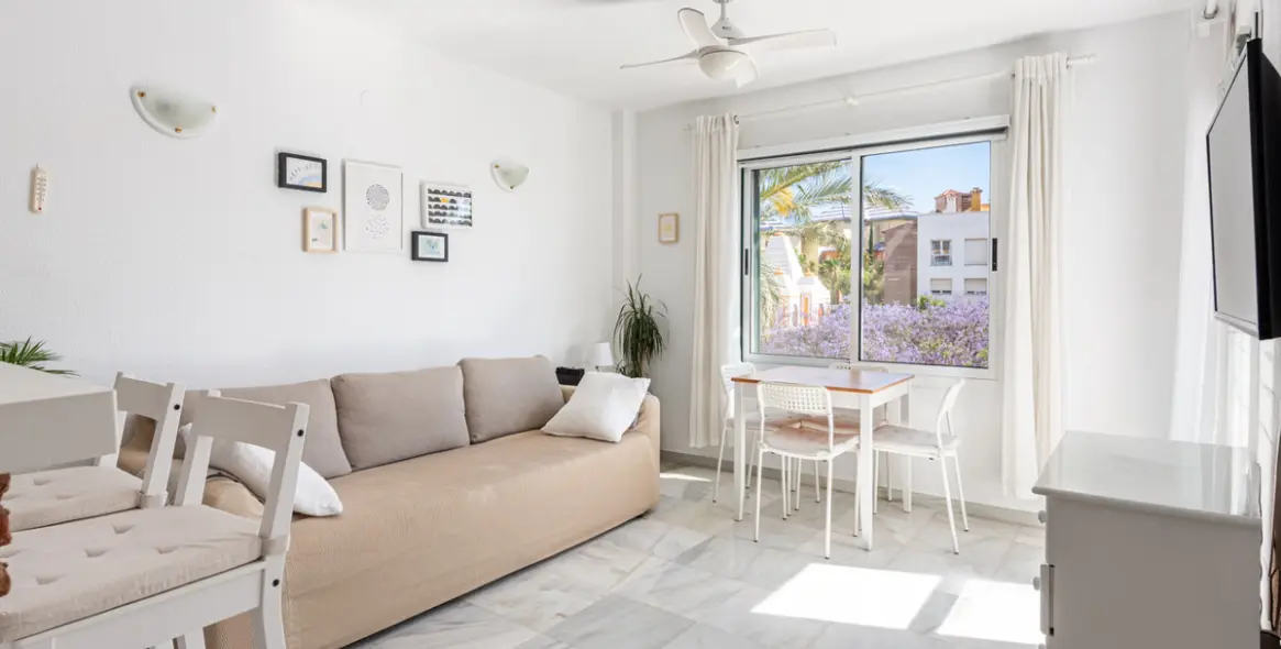 Sale of middle floor apartment in Benalmadena Costa 2