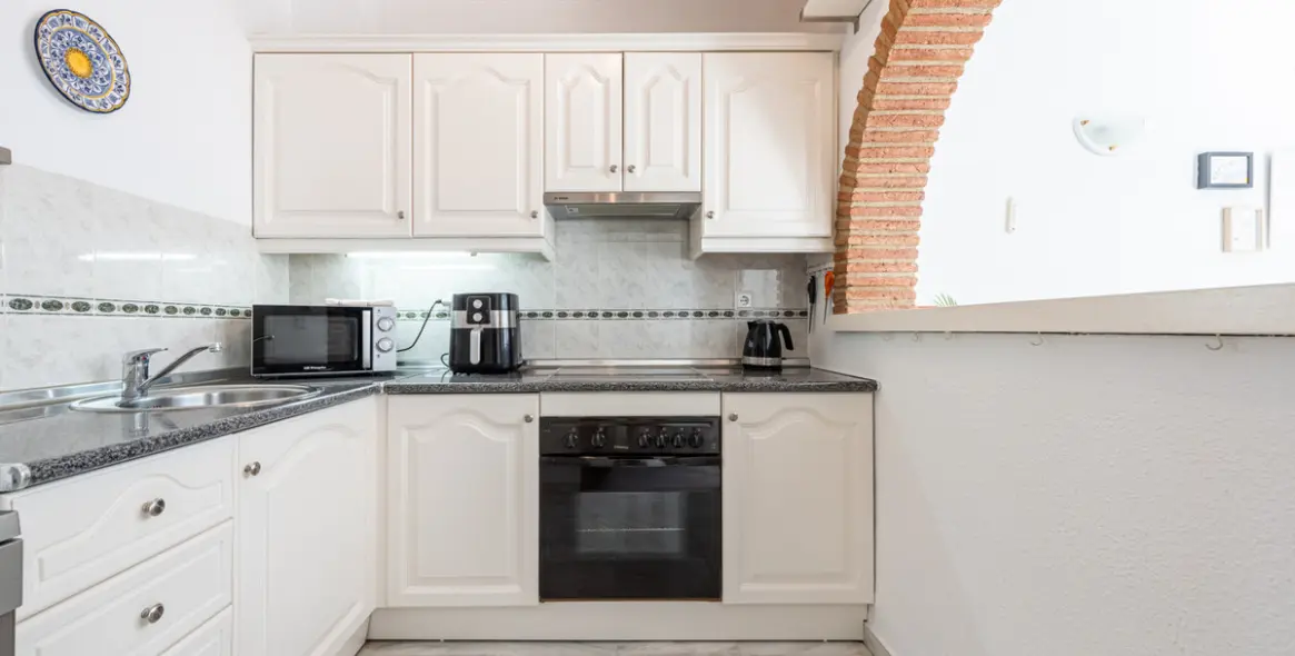Sale of middle floor apartment in Benalmadena Costa 3