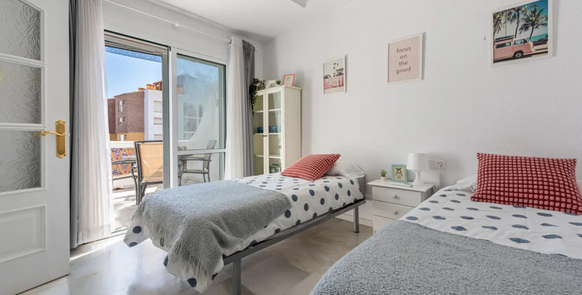 Sale of middle floor apartment in Benalmadena Costa 4