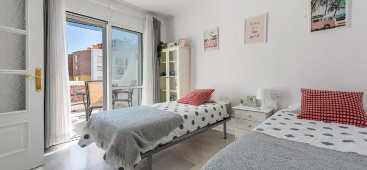 Venta de apartamento en planta media en Benalmadena Costa 3