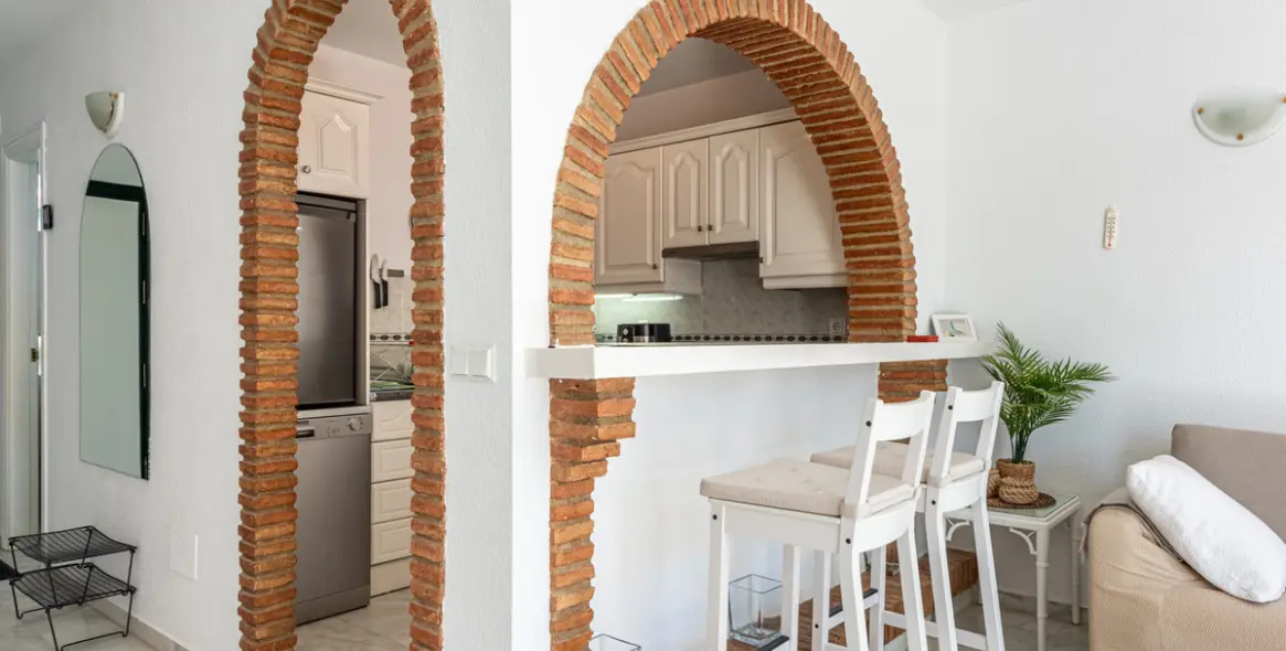 Sale of middle floor apartment in Benalmadena Costa 10