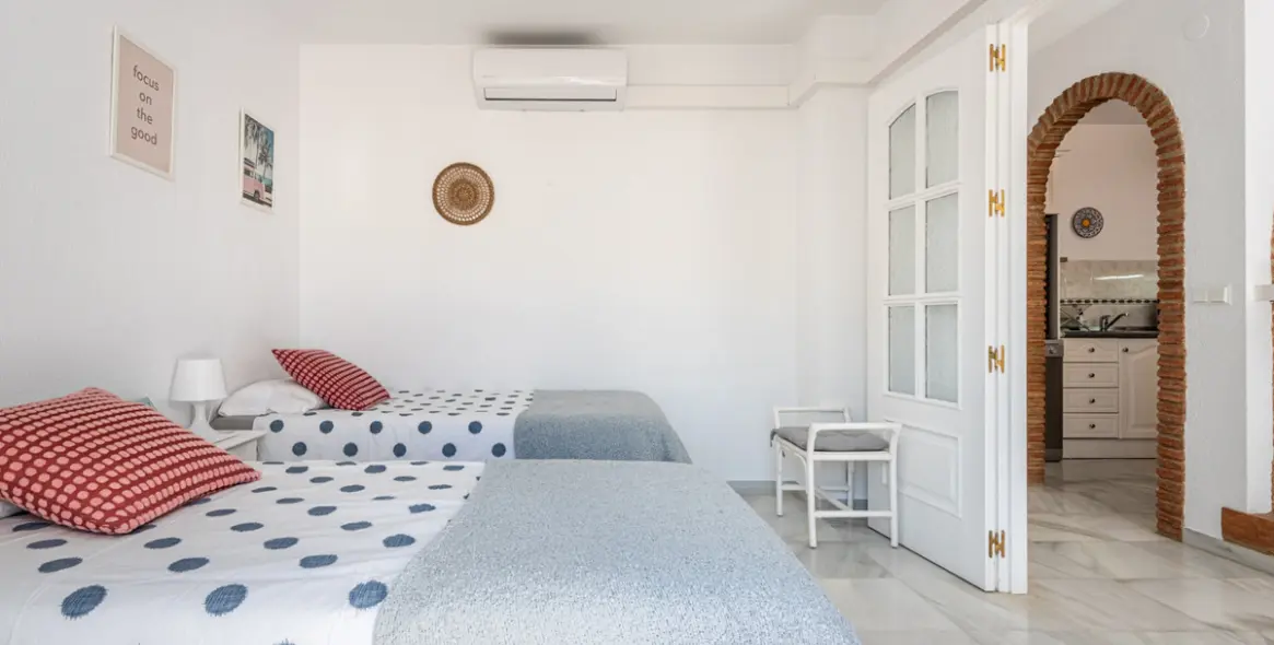 Sale of middle floor apartment in Benalmadena Costa 14