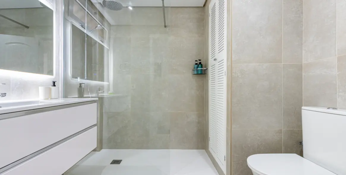 Sale of middle floor apartment in Benalmadena Costa 15